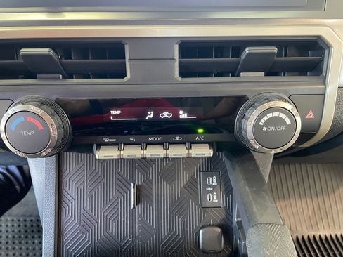 Certified 2025 Toyota Tacoma SR5 AWD/4WD image 11