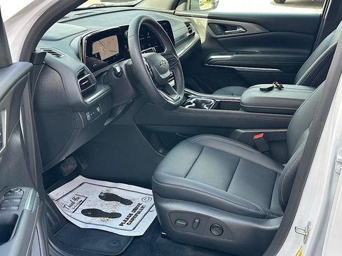 Used 2026 Chevrolet Traverse LT image 11