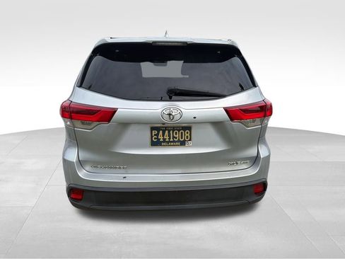 Used 2019 Toyota Highlander XLE AWD/4WD image 5