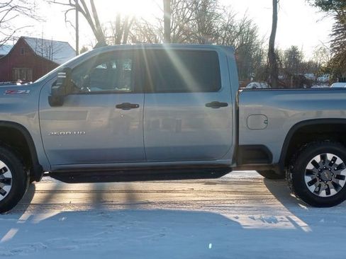 Used 2024 Chevrolet Silverado 2500 Custom w/ Custom Value Package image 4