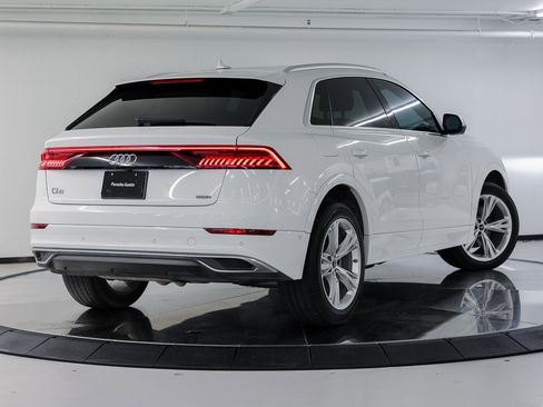 Used 2022 Audi Q8 Premium image 7