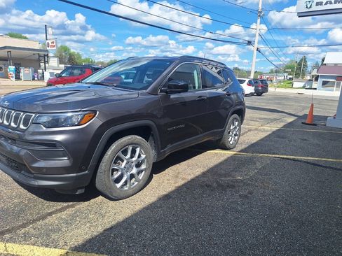 Used 2022 Jeep Compass Latitude AWD/4WD image 4