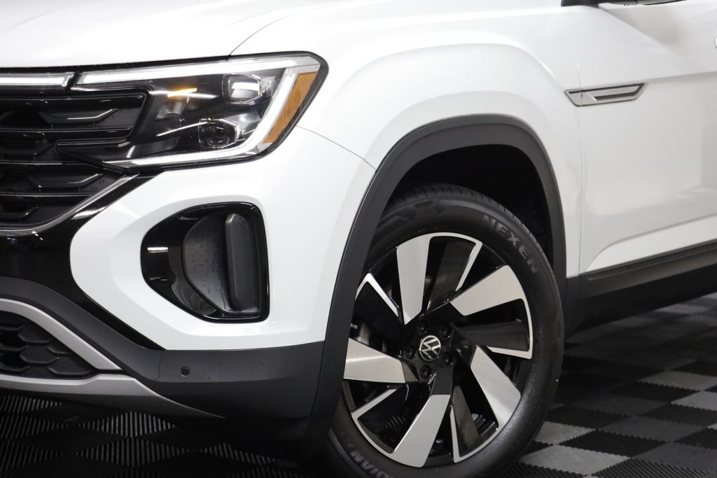 Certified 2024 Volkswagen Atlas Cross Sport SE AWD/4WD image 3