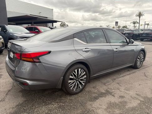 Used 2024 Nissan Altima 2.5 SV image 5