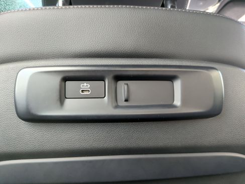 Used 2021 BMW X7 M50i w/ Dynamic Handling Package image 34