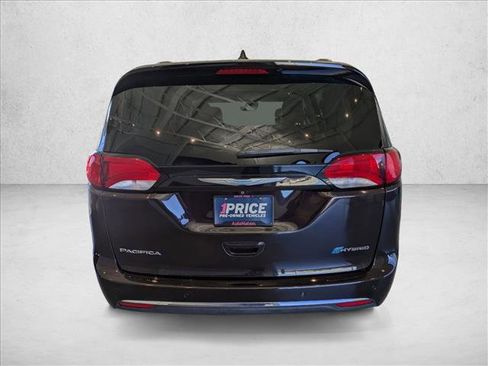 Used 2017 Chrysler Pacifica Platinum image 7