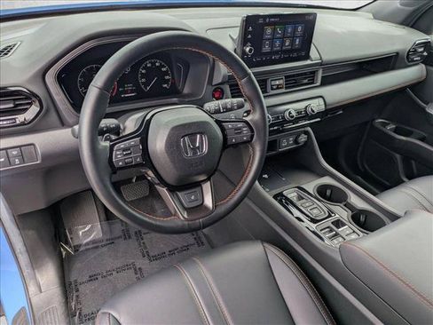 Used 2025 Honda Pilot TrailSport image 10