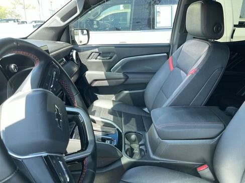 Used 2025 Chevrolet Colorado Z71 w/ Technology Package AWD/4WD image 10