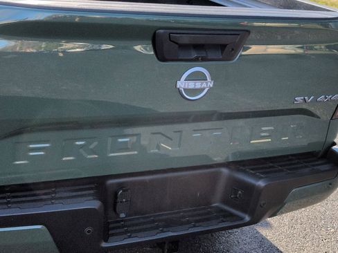 Used 2022 Nissan Frontier SV w/ SV Premium Package image 13