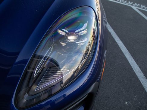 Certified 2026 Porsche Macan AWD/4WD image 13