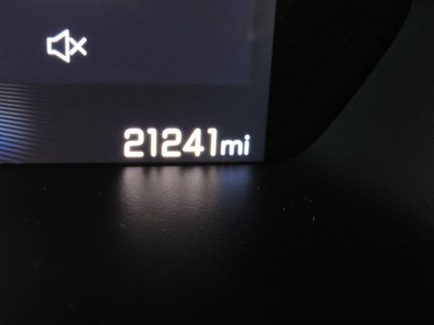 Used 2025 Chevrolet Colorado Z71 w/ Technology Package AWD/4WD image 34
