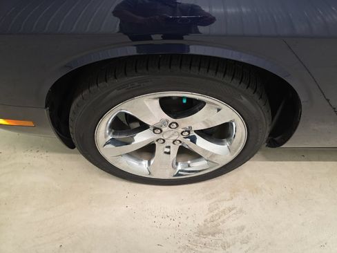 Used 2014 Dodge Challenger SXT Plus RWD image 2