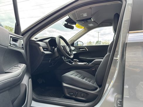 Used 2025 Mitsubishi Outlander SE AWD/4WD image 9