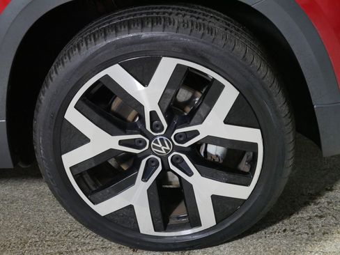 Certified 2022 Volkswagen Taos SEL w/ Panoramic Sunroof Package image 15