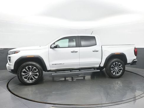 Used 2025 GMC Canyon Denali AWD/4WD image 2