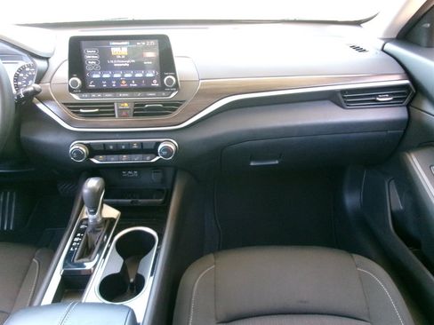 Used 2024 Nissan Altima 2.5 SV FWD image 35