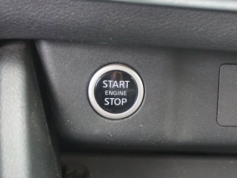 Used 2023 Nissan Rogue SV AWD/4WD image 12