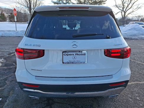Used 2026 Mercedes-Benz GLB 250 4MATIC image 5