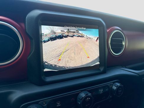 Used 2023 Jeep Wrangler Unlimited Rubicon image 14