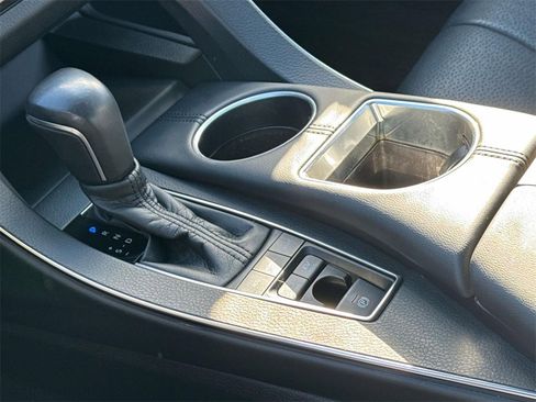 Used 2021 Toyota Avalon Limited image 6