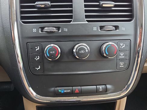 Used 2015 Dodge Grand Caravan American Value Package FWD image 15