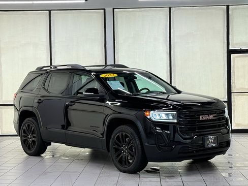 Certified 2023 GMC Acadia SLE w/ Driver Convenience Package FWD image 1