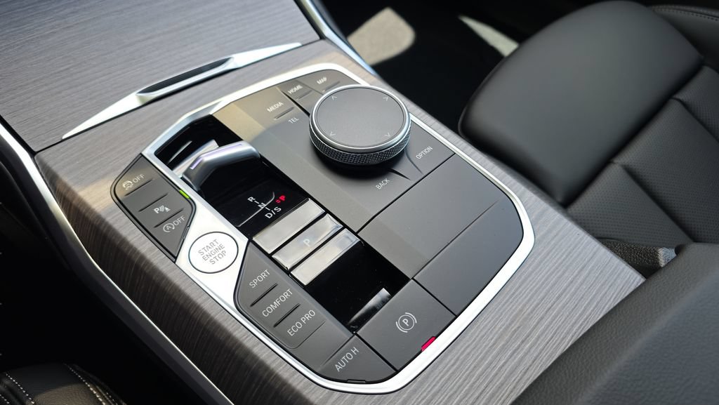 New 2026 BMW 330i Sedan w/ Premium Package RWD image 19