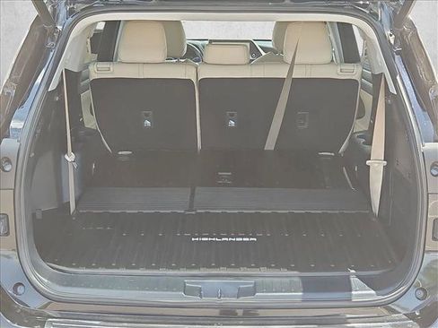 Used 2023 Toyota Highlander XLE w/ Protection Package #3 (TMS) AWD/4WD image 6