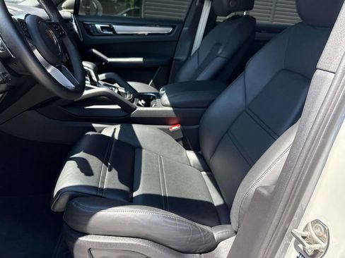Certified 2023 Porsche Cayenne S Platinum AWD/4WD image 5