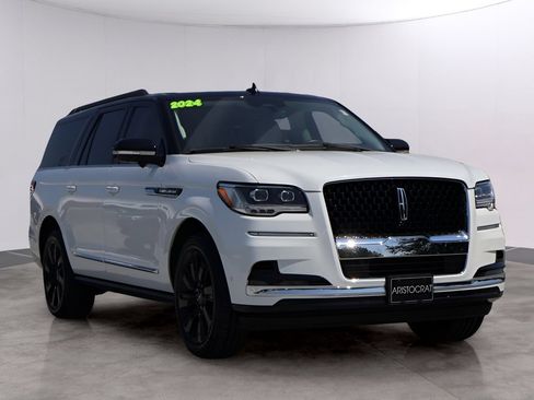 Used 2024 Lincoln Navigator L Black Label AWD/4WD image 3