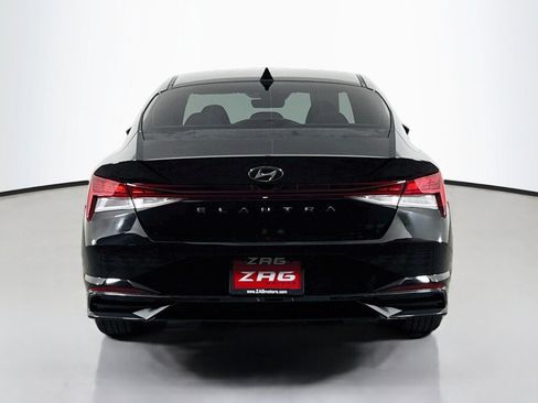 Used 2022 Hyundai Elantra SEL w/ Convenience + Premium Package FWD image 4