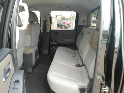 Used 2022 Nissan Frontier SV RWD image 17