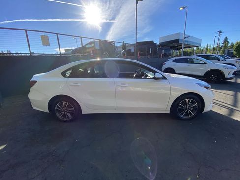 Used 2024 Kia Forte LXS w/ LXS Technology Package FWD image 7