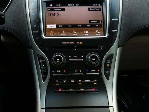 Used 2019 Lincoln Nautilus FWD image 32