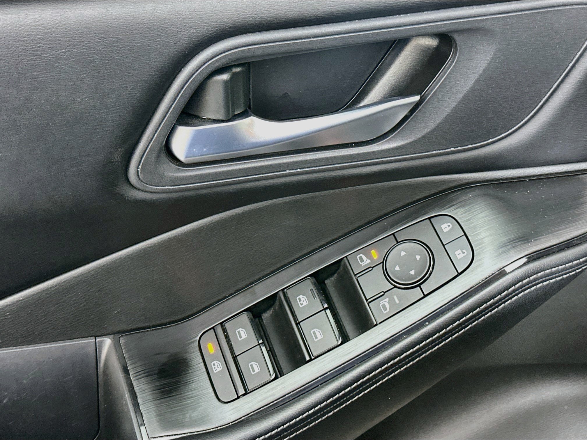 Used 2025 Nissan Rogue SV FWD image 15
