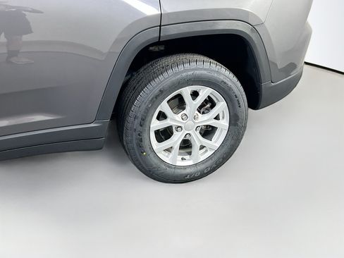 Used 2023 Jeep Grand Cherokee Limited AWD/4WD image 27
