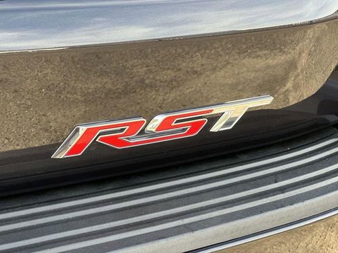 Used 2025 Chevrolet Suburban RST image 31