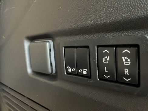 Used 2022 Chevrolet Tahoe LT w/ LT Signature Plus Package image 28