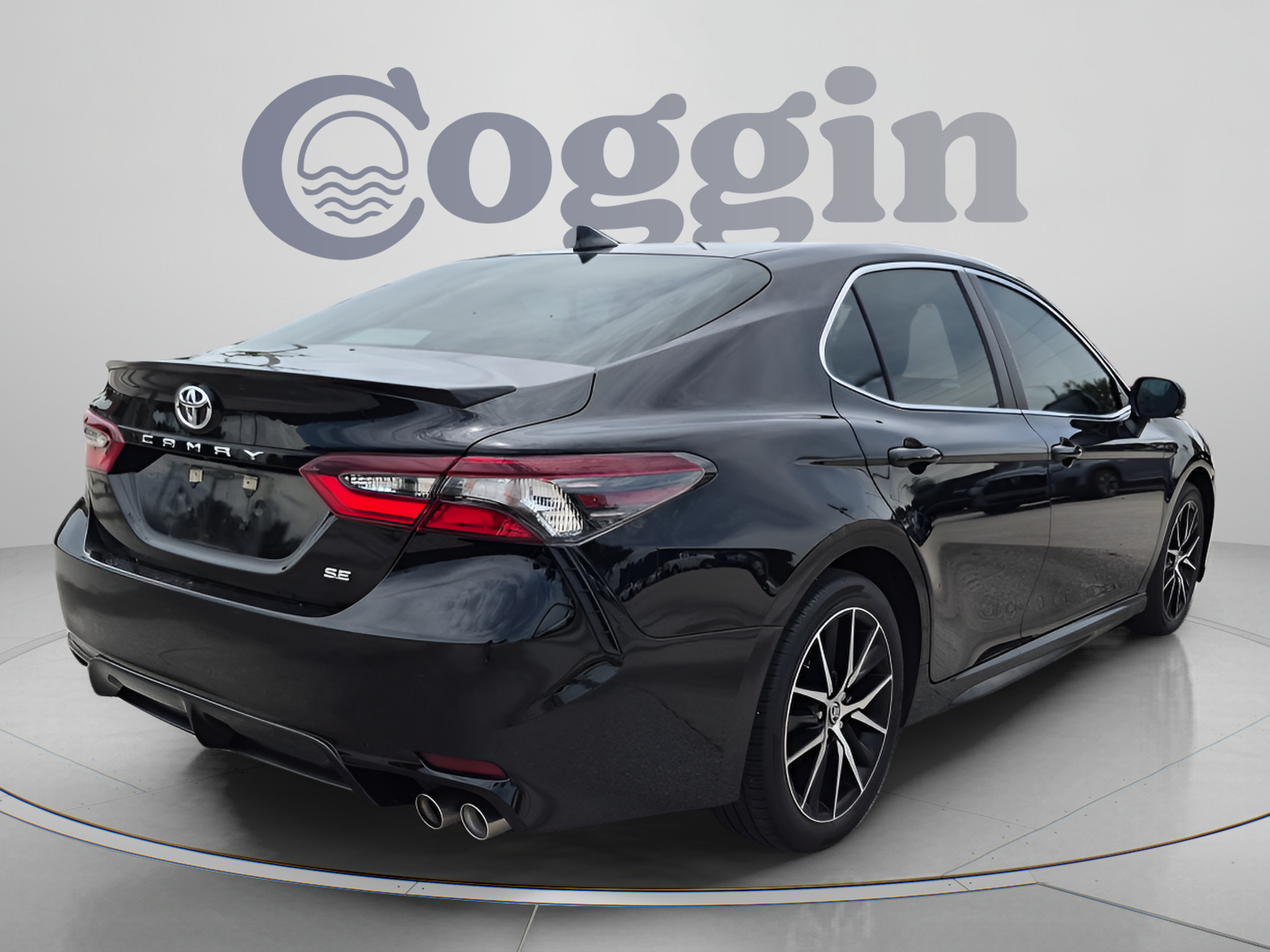Used 2024 Toyota Camry SE w/ Convenience Package FWD image 6