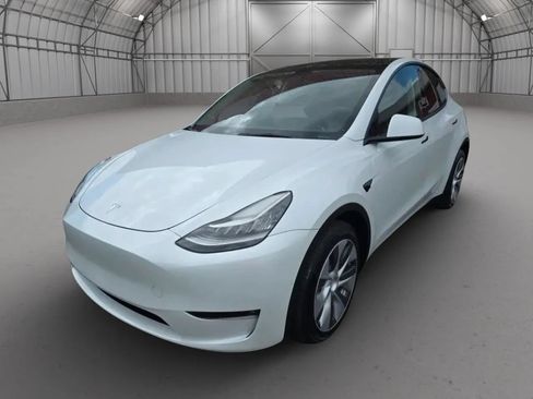 Used 2022 Tesla Model Y Long Range AWD/4WD image 1