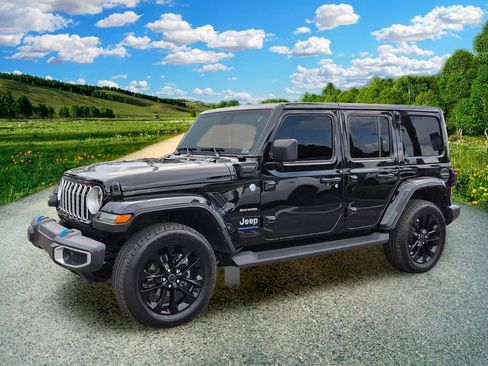 Used 2024 Jeep Wrangler Unlimited Sahara w/ Technology Group AWD/4WD image 2