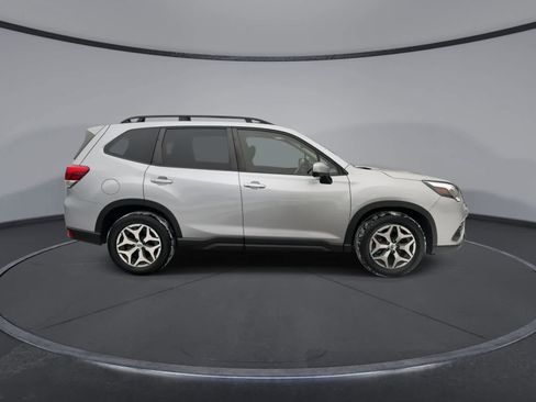 Certified 2023 Subaru Forester Premium image 9