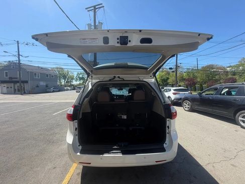 Used 2019 Toyota Sienna Limited Premium AWD/4WD image 15