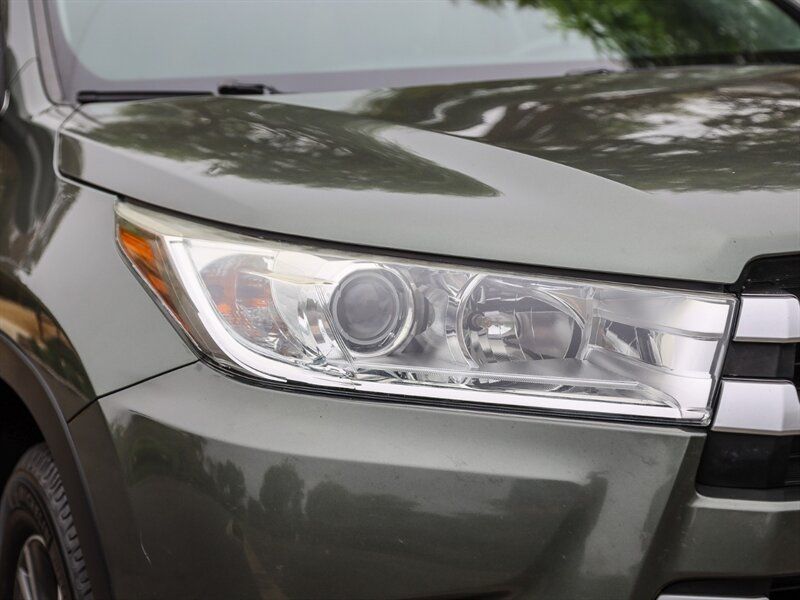 Used 2017 Toyota Highlander LE AWD/4WD image 10