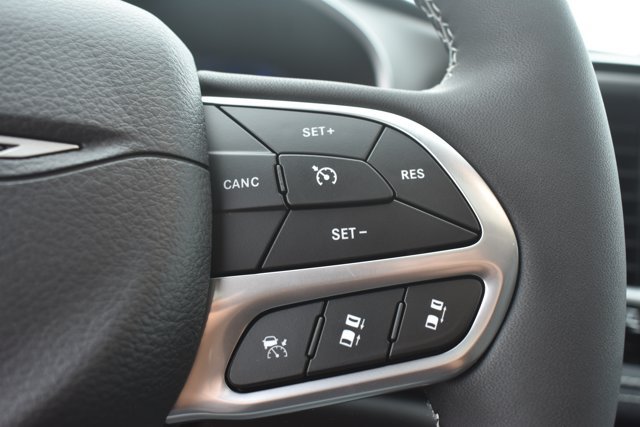 New 2027 Chrysler Pacifica Limited AWD/4WD image 24