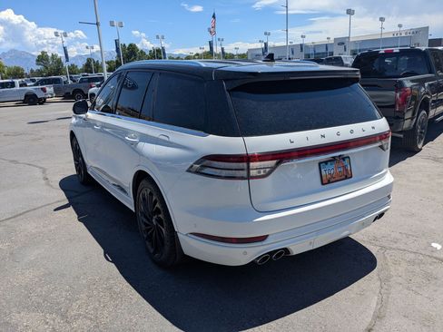 Used 2021 Lincoln Aviator Reserve AWD/4WD image 8