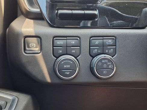 Used 2023 Chevrolet Silverado 1500 LTZ w/ Technology Package AWD/4WD image 21