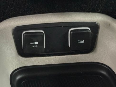 Used 2020 Chrysler Pacifica Touring-L FWD image 31
