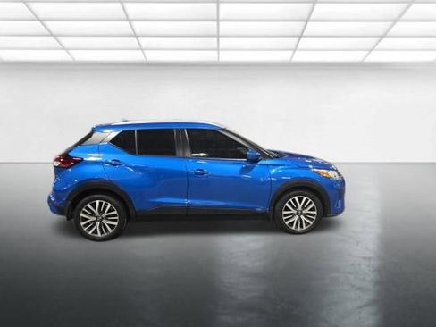 Used 2023 Nissan Kicks SV FWD image 3