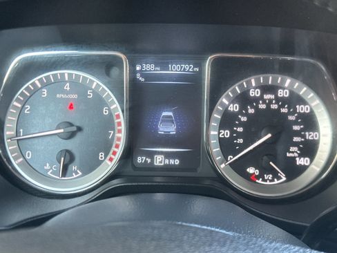 Used 2017 Nissan Titan SL image 24